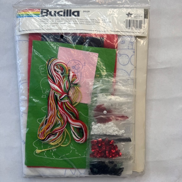 VTG Bucilla Santa At North Pole Needlepoint Christmas Heirloom Stocking Kit 18" - Picture 4 of 7